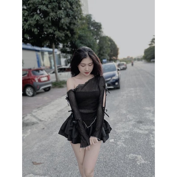 SET ÁO ĐEN LỆCH VAI VIỀN REN TAG HOA TAY +  CHÂN VÁY