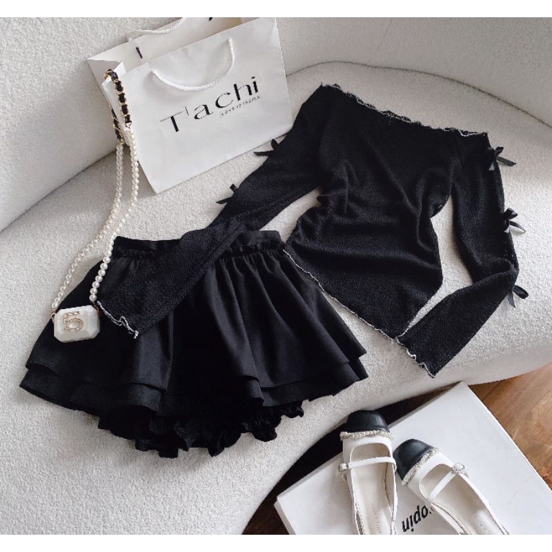 SET ÁO ĐEN LỆCH VAI VIỀN REN TAG HOA TAY +  CHÂN VÁY