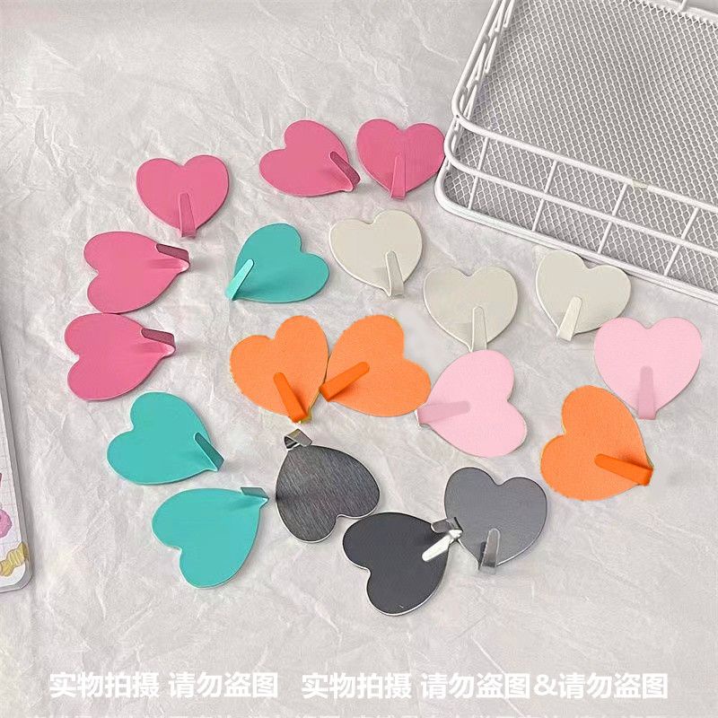 Móc Treo Đồ Dán Tường Không Cần Khoan Siêu Chắc Hình Trái Tim Màu Hồng Dễ Thương