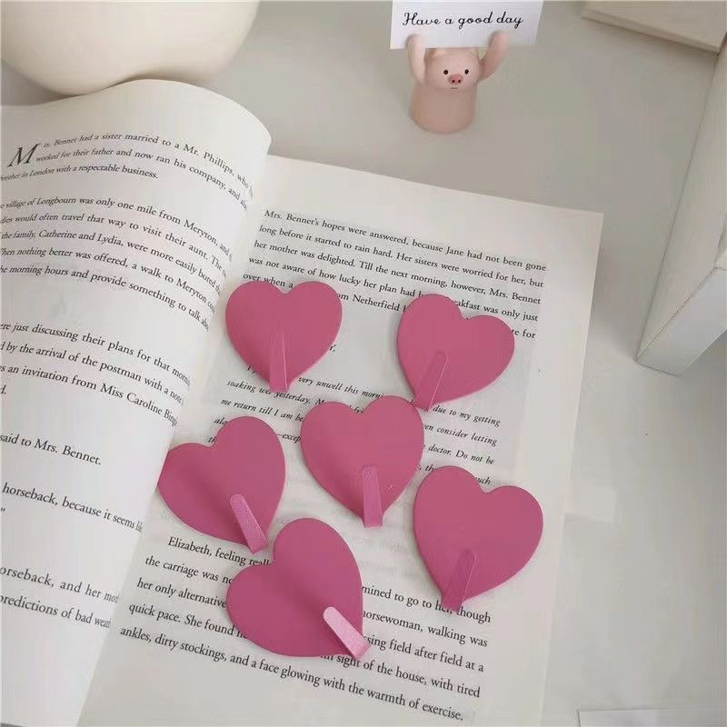 Móc Treo Đồ Dán Tường Không Cần Khoan Siêu Chắc Hình Trái Tim Màu Hồng Dễ Thương