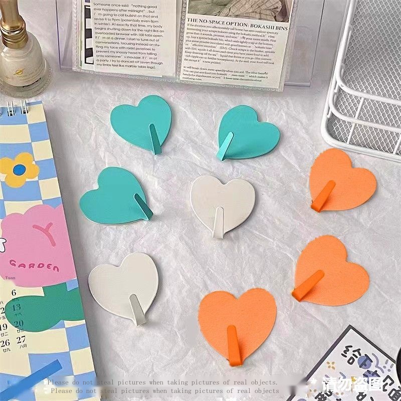 Móc Treo Đồ Dán Tường Không Cần Khoan Siêu Chắc Hình Trái Tim Màu Hồng Dễ Thương