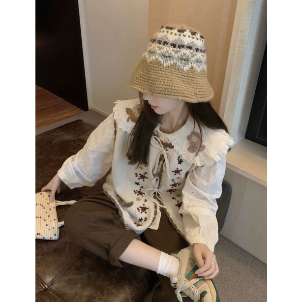 Áo Sơ Mi Tay Bồng Hoạ Tiết Thêu Hoa Mix Áo Gile Điệu Đà Tiểu Thư Phòng Cách Mới 2023