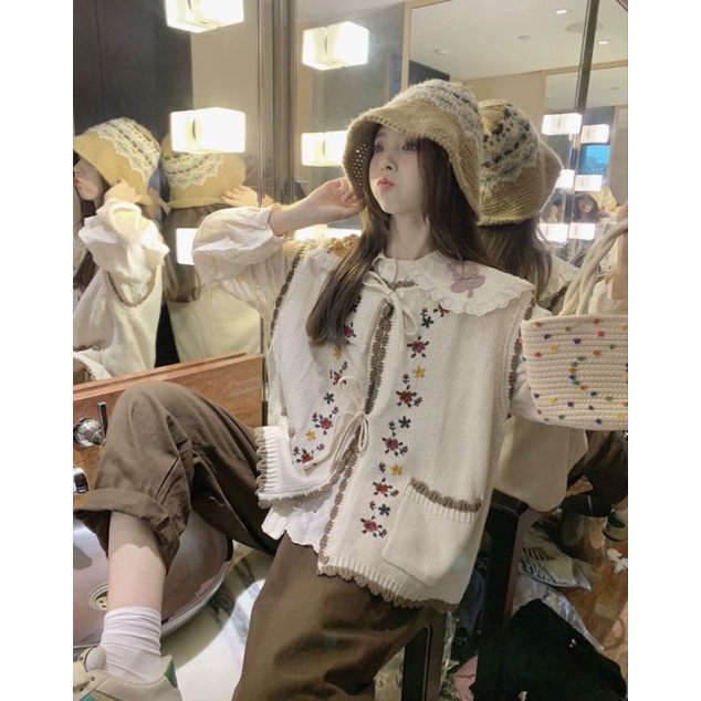 Áo Sơ Mi Tay Bồng Hoạ Tiết Thêu Hoa Mix Áo Gile Điệu Đà Tiểu Thư Phòng Cách Mới 2023