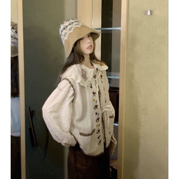 Áo Sơ Mi Tay Bồng Hoạ Tiết Thêu Hoa Mix Áo Gile Điệu Đà Tiểu Thư Phòng Cách Mới 2023