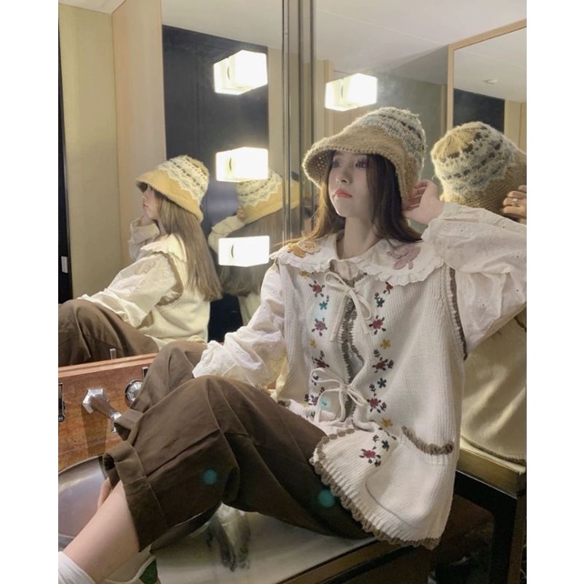 Áo Sơ Mi Tay Bồng Hoạ Tiết Thêu Hoa Mix Áo Gile Điệu Đà Tiểu Thư Phòng Cách Mới 2023