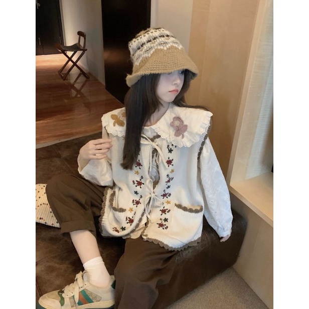 Áo Sơ Mi Tay Bồng Hoạ Tiết Thêu Hoa Mix Áo Gile Điệu Đà Tiểu Thư Phòng Cách Mới 2023