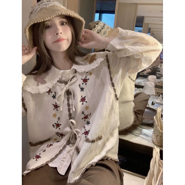 Áo Sơ Mi Tay Bồng Hoạ Tiết Thêu Hoa Mix Áo Gile Điệu Đà Tiểu Thư Phòng Cách Mới 2023