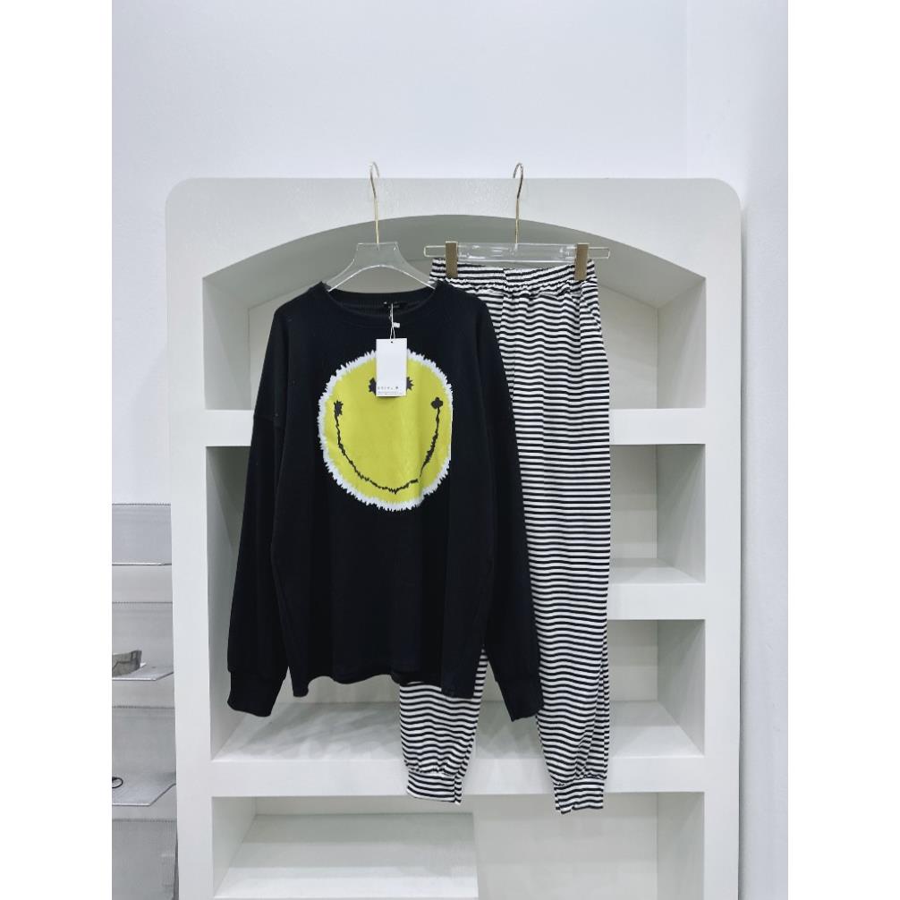 Set Bộ Đồ Nữ Mùa Đông Áo Thun Dài Tay Màu Đen Mặt Cười Vàng To Mix Quần Kẻ Caro Suông Dài Freesize