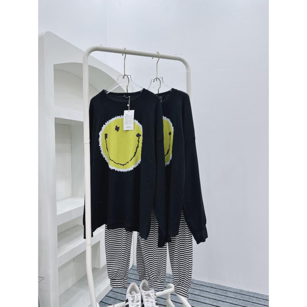 Set Bộ Đồ Nữ Mùa Đông Áo Thun Dài Tay Màu Đen Mặt Cười Vàng To Mix Quần Kẻ Caro Suông Dài Freesize