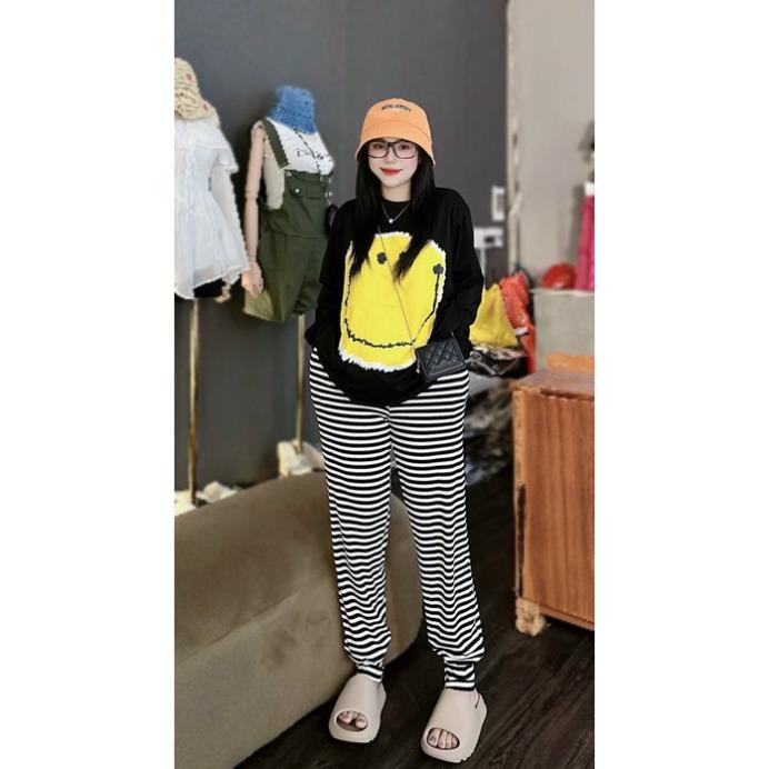 Set Bộ Đồ Nữ Mùa Đông Áo Thun Dài Tay Màu Đen Mặt Cười Vàng To Mix Quần Kẻ Caro Suông Dài Freesize