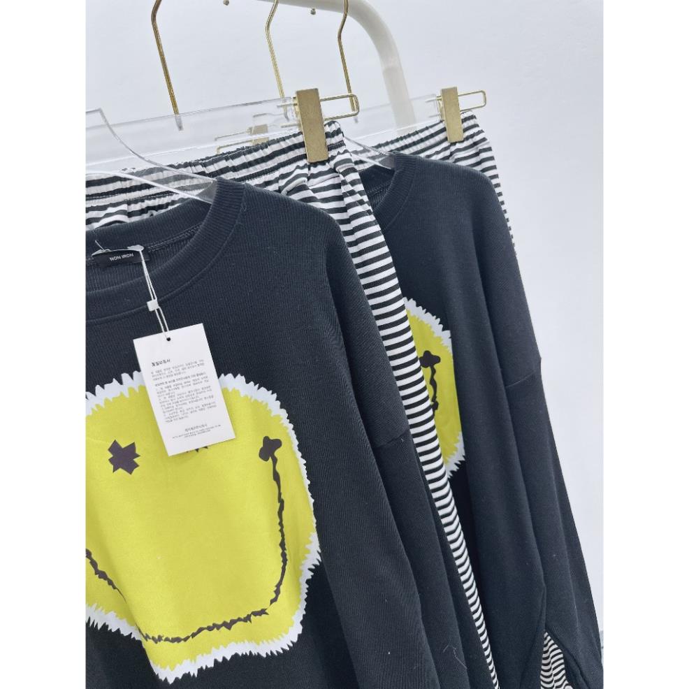 Set Bộ Đồ Nữ Mùa Đông Áo Thun Dài Tay Màu Đen Mặt Cười Vàng To Mix Quần Kẻ Caro Suông Dài Freesize