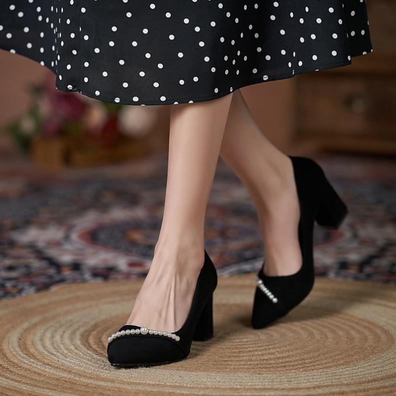 Giày cao gót vuông 7p bít mũi công sở da nhung kết dây chéo hạt châu - BM83