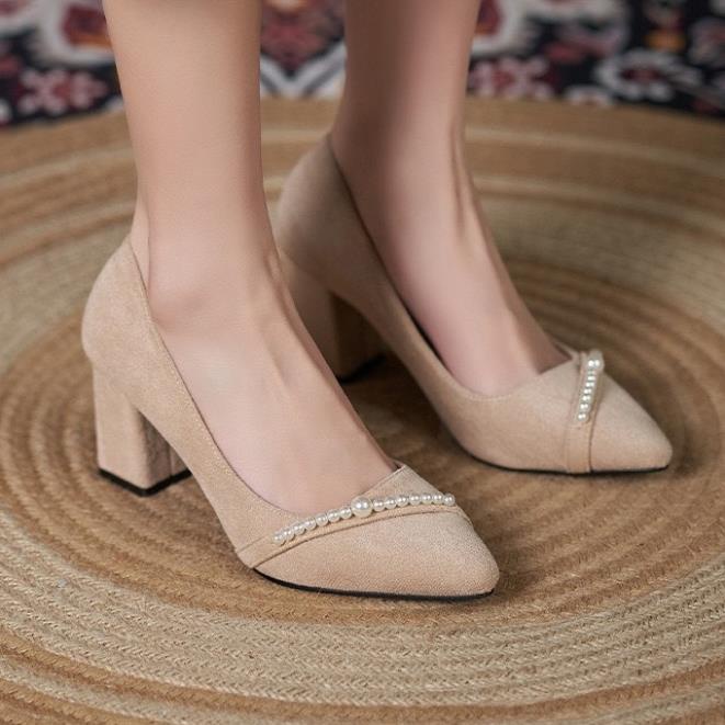 Giày cao gót vuông 7p bít mũi công sở da nhung kết dây chéo hạt châu - BM83