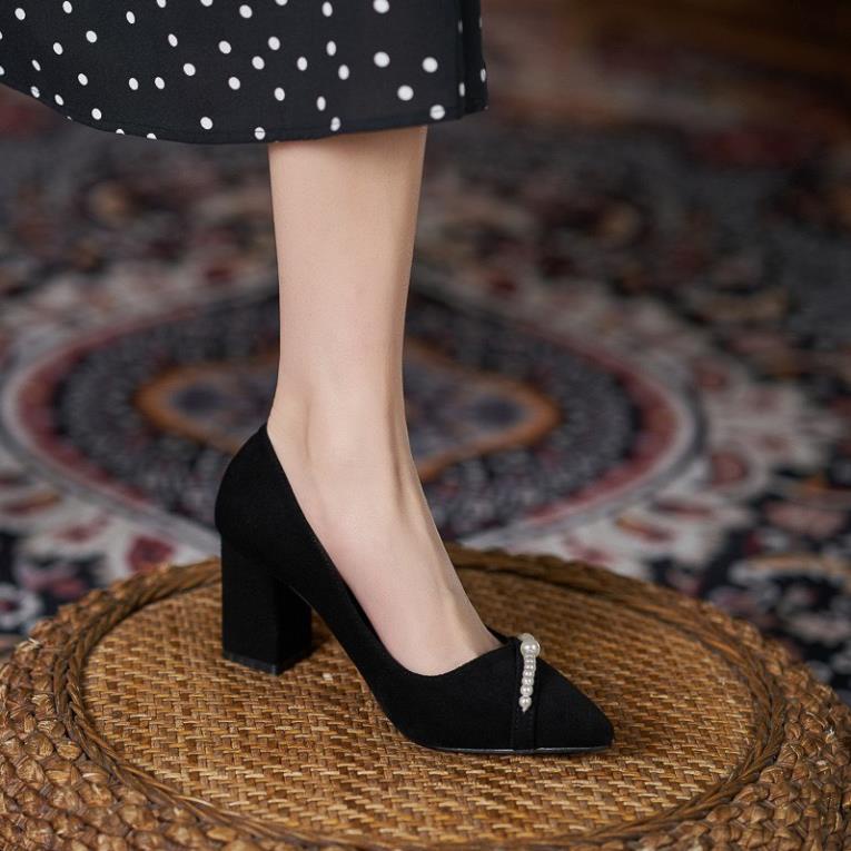 Giày cao gót vuông 7p bít mũi công sở da nhung kết dây chéo hạt châu - BM83