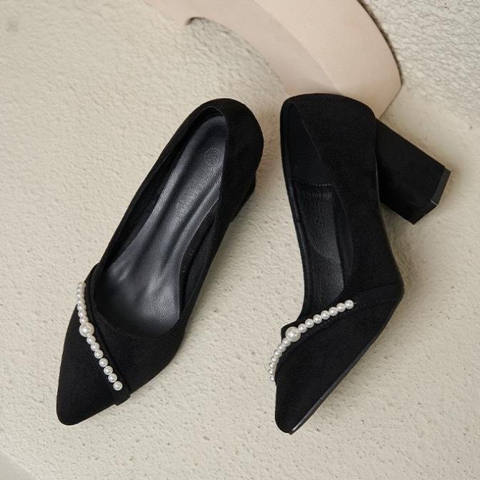 Giày cao gót vuông 7p bít mũi công sở da nhung kết dây chéo hạt châu - BM83