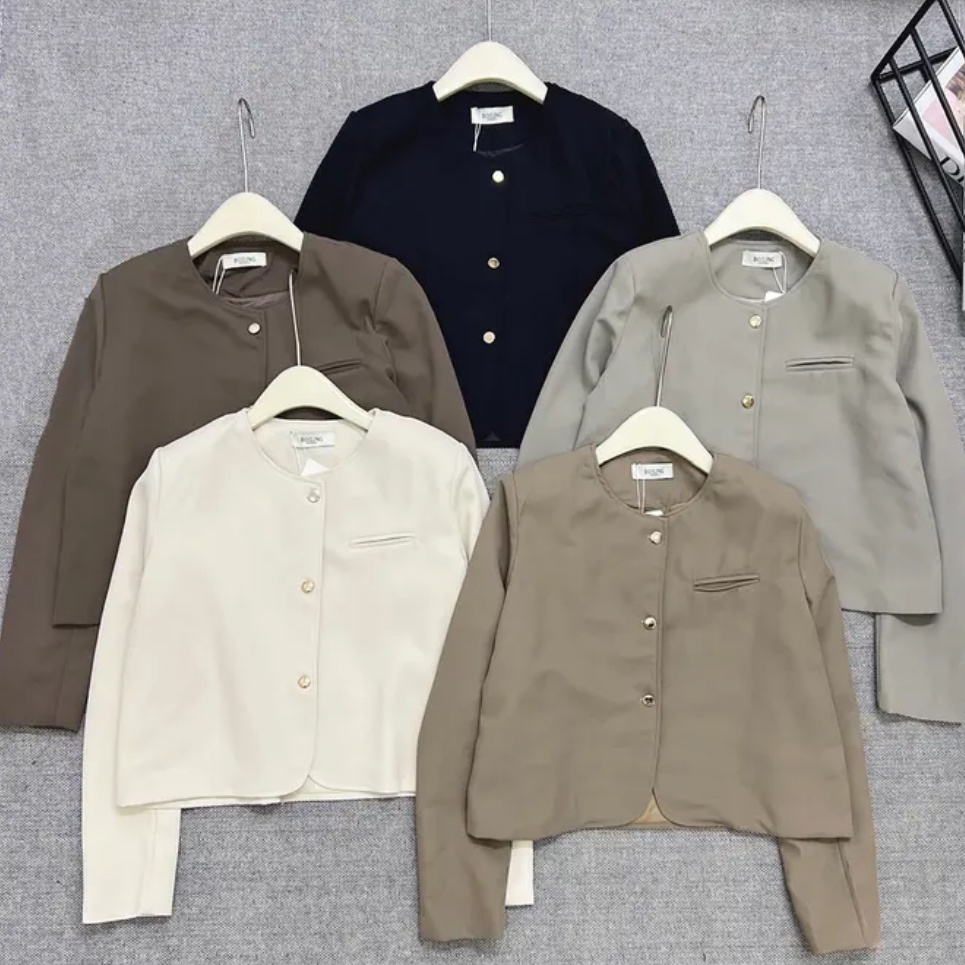 Áo khoác vest blazer cổ tròn túi cơi cúc mạ đồng form vừa(Có sẵn)