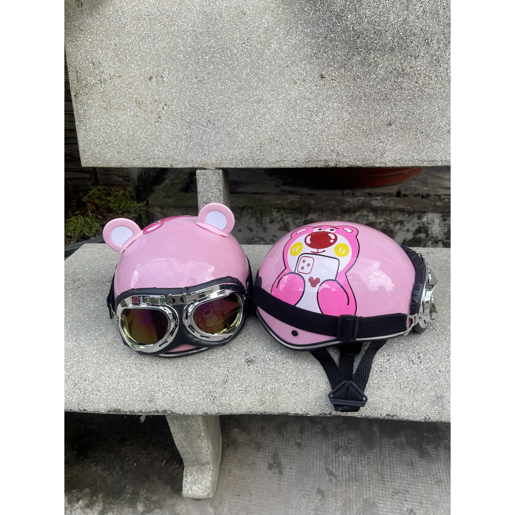 Nón bảo hiểm kính phi công in hình gấu dâu cho bé từ 2t đên 8t