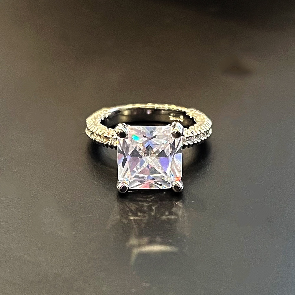 Nhẫn Bốn Móng Đính Đá Zircon Hình Vuông Tám Mũi Tên Phong Cách Cổ Điển Mẫu Mới Bán Chạy Cho Nữ