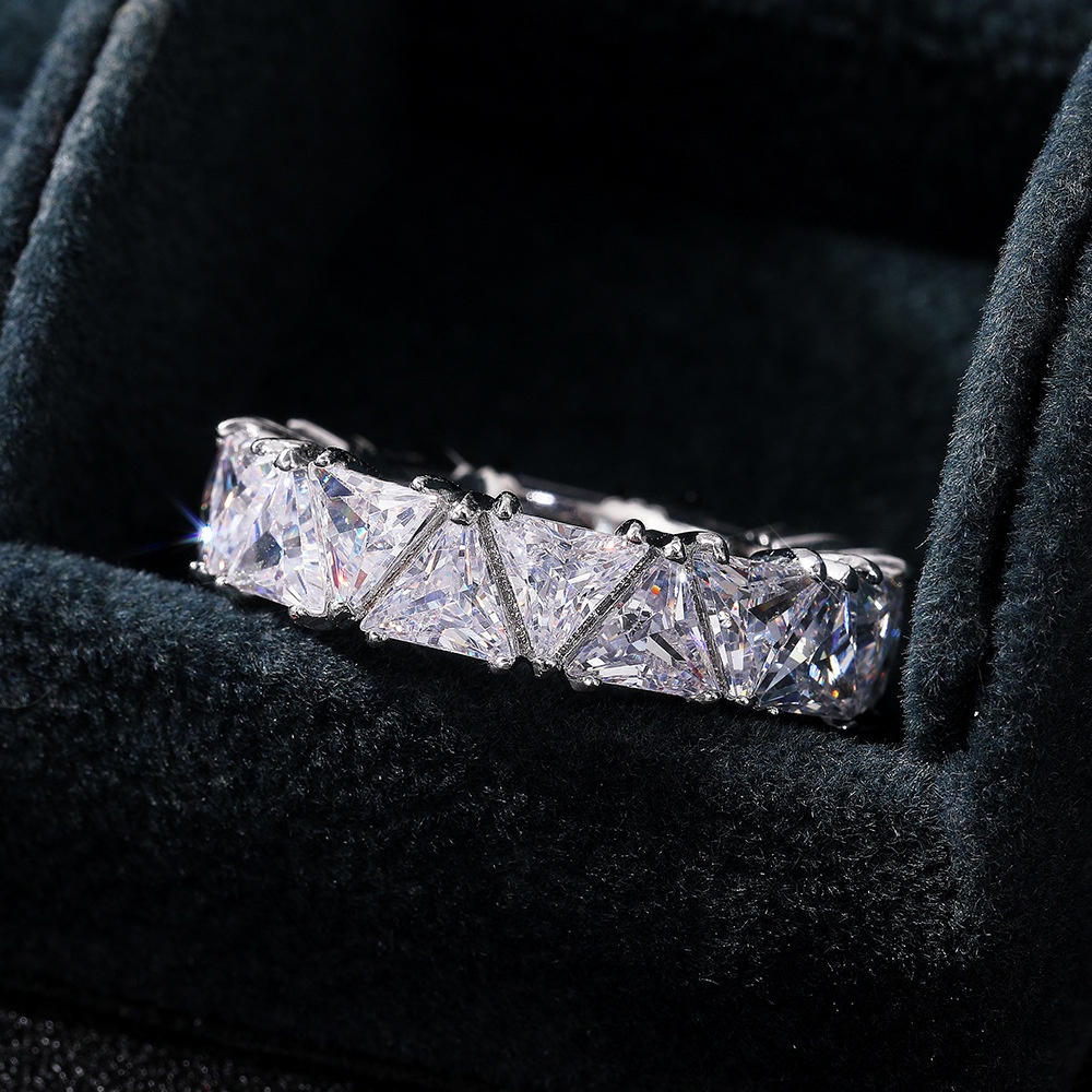 Bộ Nhẫn Đính Đá Zircon Hình Tam Giác Một Hàng Thời Trang Sáng Tạo Cho Nữ