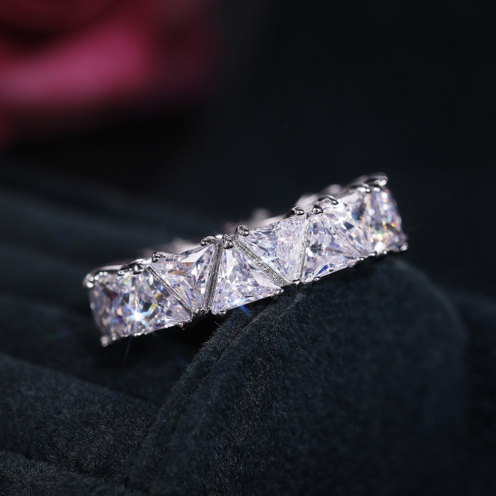 Bộ Nhẫn Đính Đá Zircon Hình Tam Giác Một Hàng Thời Trang Sáng Tạo Cho Nữ