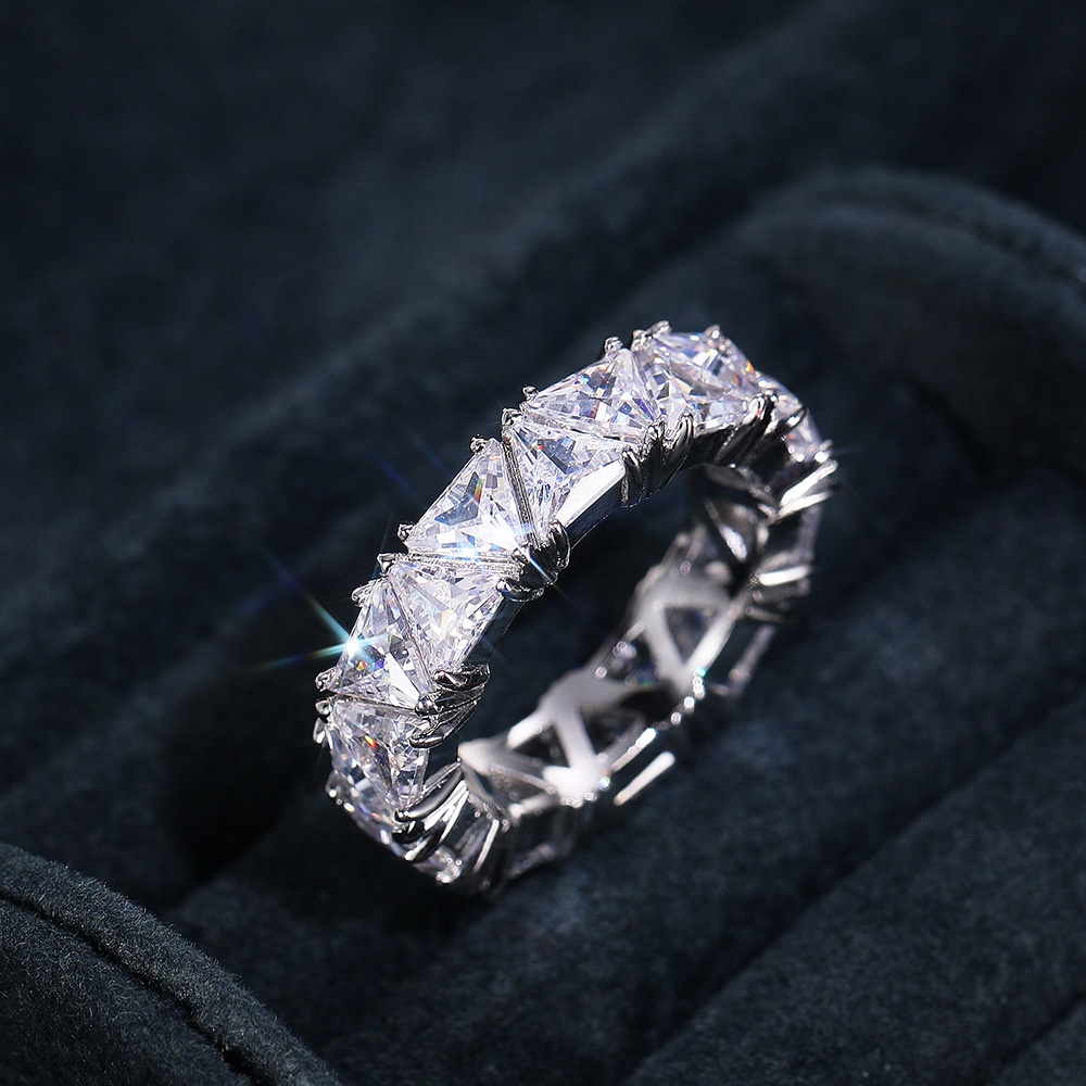 Bộ Nhẫn Đính Đá Zircon Hình Tam Giác Một Hàng Thời Trang Sáng Tạo Cho Nữ