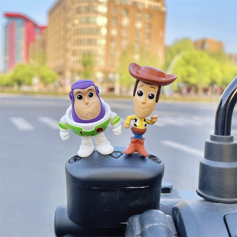 Búp Bê buzz Chạy Bằng Pin Dùng Trang Trí Xe Máy Điện