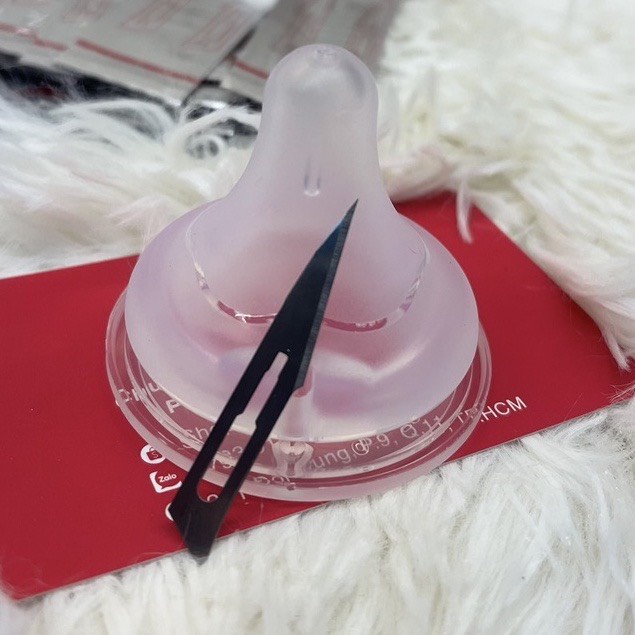 Dụng cụ đục lỗ núm ty, kích to núm ty giúp sữa chảy thuận lợi