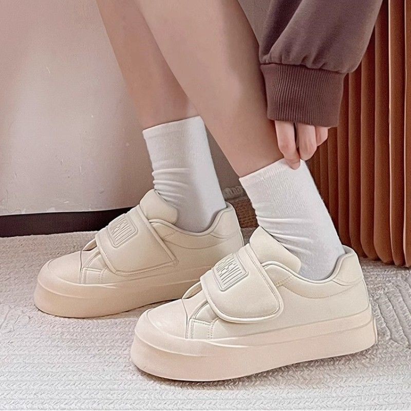 Giày Thể Thao Nữ Đế Dày Mềm Mại Màu Trắng Dễ Thương