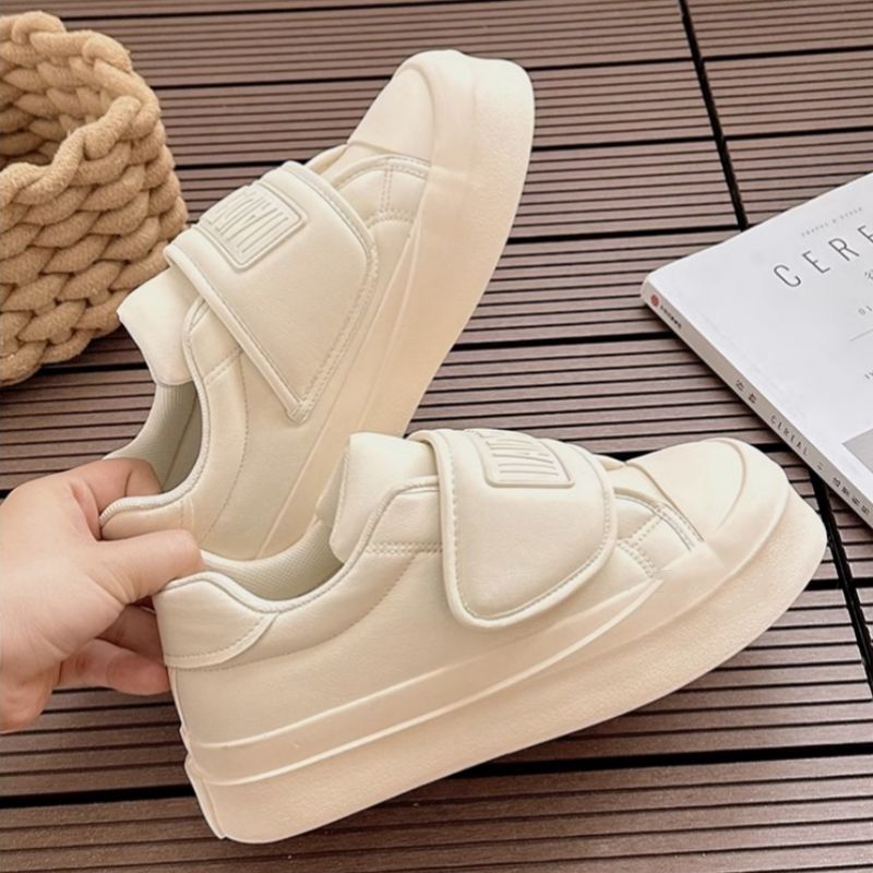 Giày Thể Thao Nữ Đế Dày Mềm Mại Màu Trắng Dễ Thương