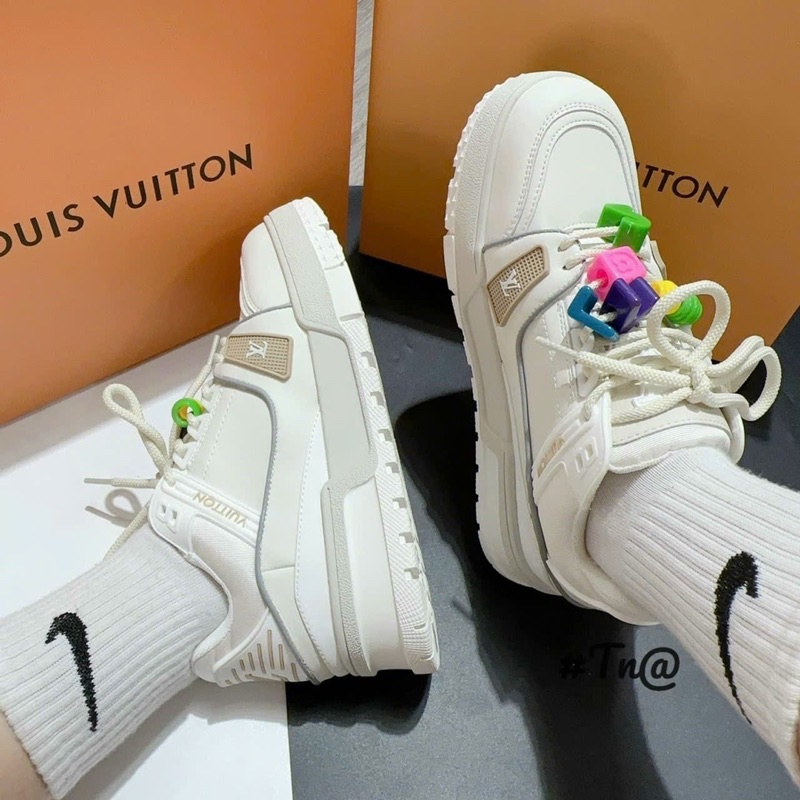 Giày thể thao L.V kèm phụ kiện màu cao cấp