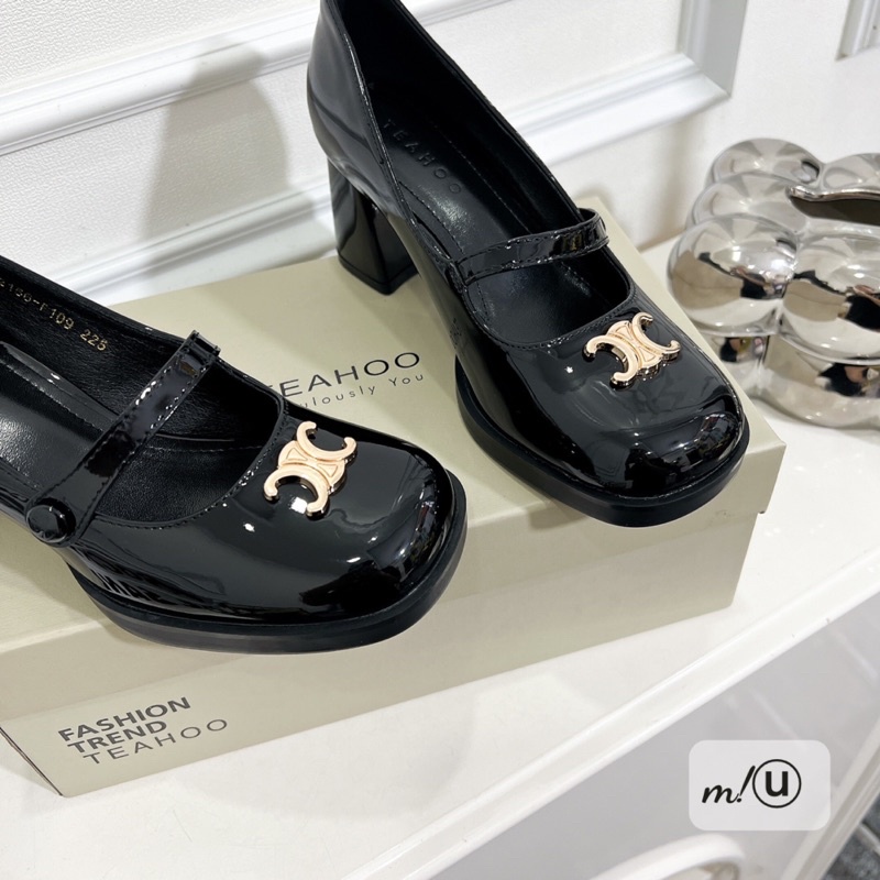 Giày cao gót mũi tròn khuy chữ hàng TEAHOO