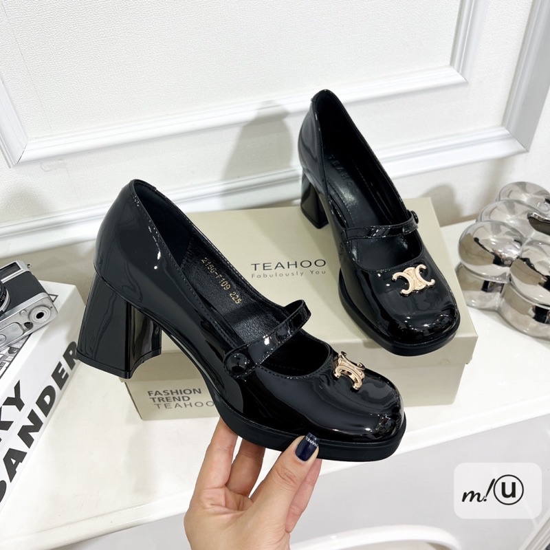 Giày cao gót mũi tròn khuy chữ hàng TEAHOO
