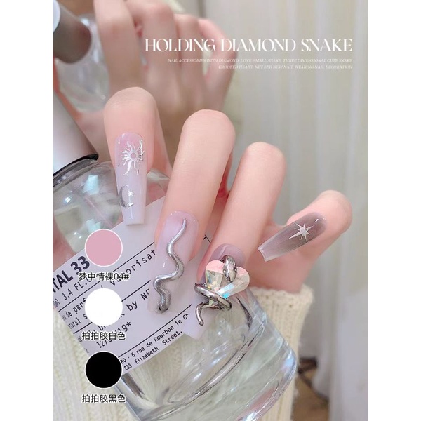 Charm rắn quấn quanh tim đá nail,charm mẫu mới hót trend