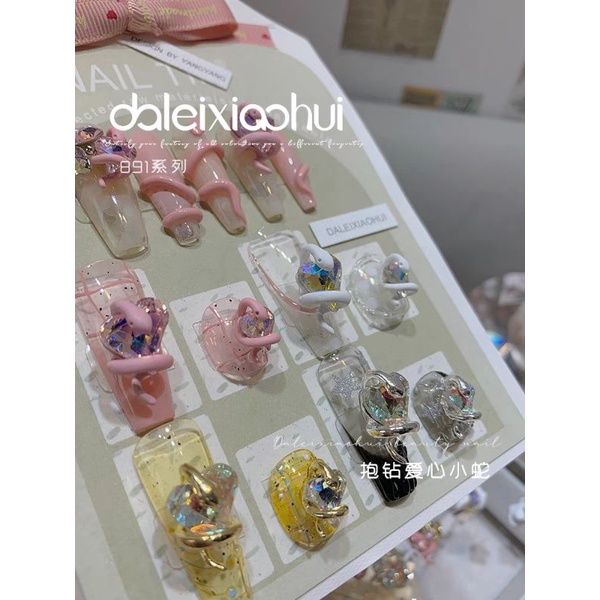 Charm rắn quấn quanh tim đá nail,charm mẫu mới hót trend