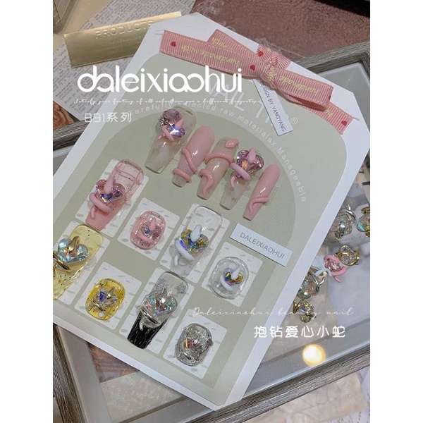 Charm rắn quấn quanh tim đá nail,charm mẫu mới hót trend