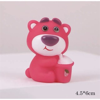 Trang trí gấu dâu Lotso hồng ôm cốc trà sữa