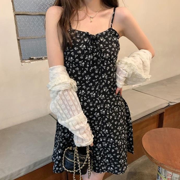 Set váy 2 dây hoa nhí đen kèm áo khoác cadigan ren hoa Ulzzang
