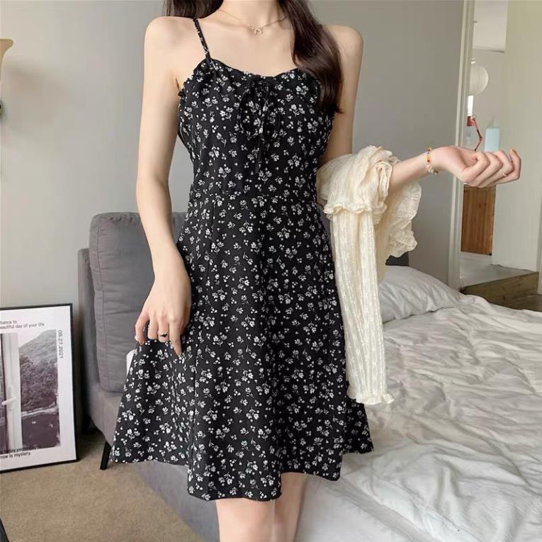 Set váy 2 dây hoa nhí đen kèm áo khoác cadigan ren hoa Ulzzang