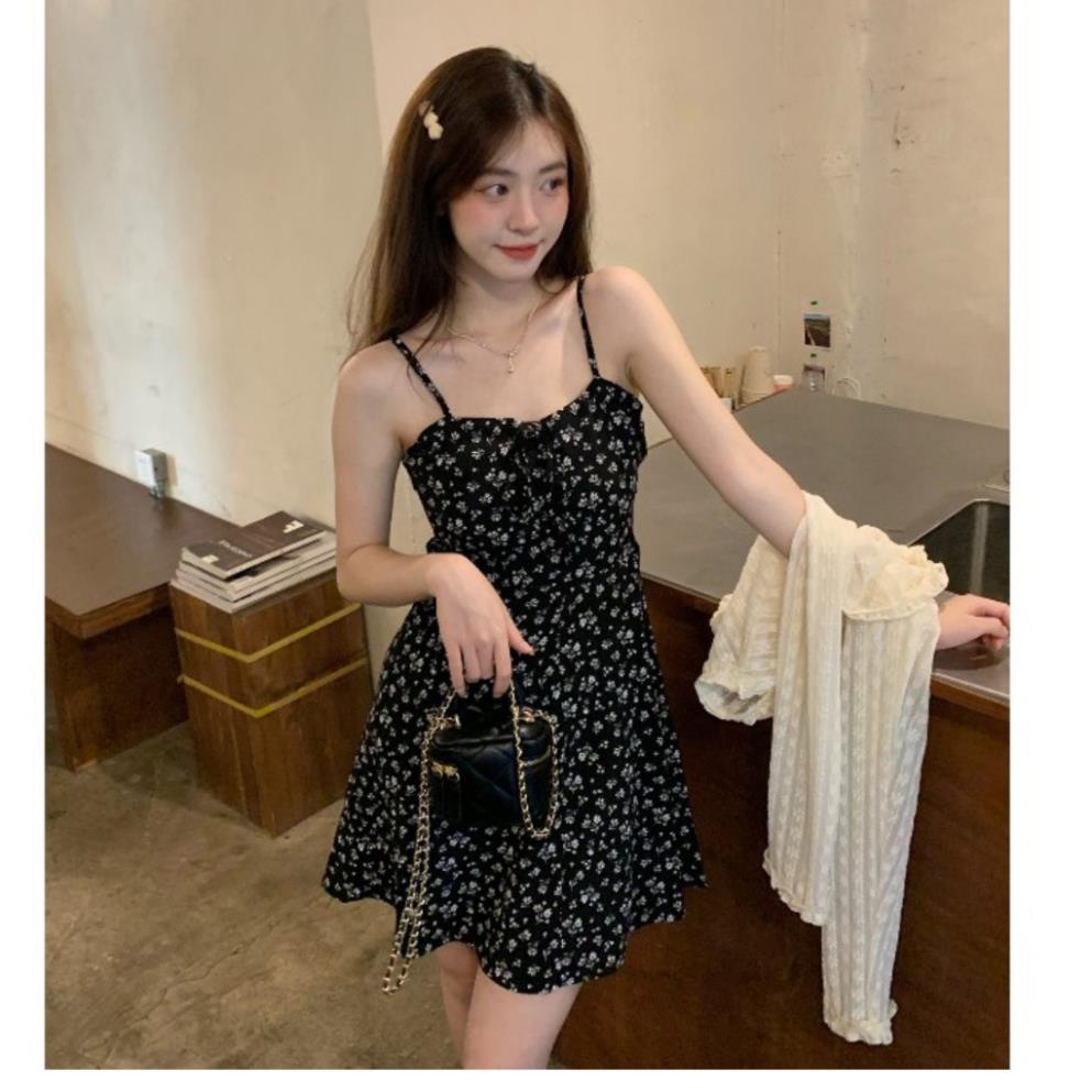 Set váy 2 dây hoa nhí đen kèm áo khoác cadigan ren hoa Ulzzang