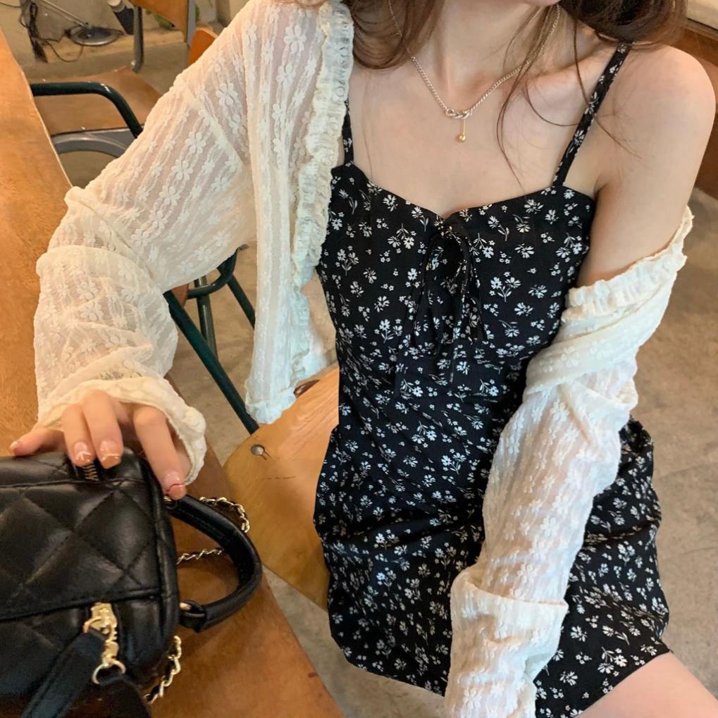 Set váy 2 dây hoa nhí đen kèm áo khoác cadigan ren hoa Ulzzang