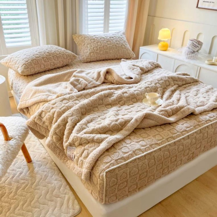 Bộ Chăn Ga Gối Nỉ Sữa Trần Tim Bọc Chun Lên Đến 30Cm Có Đi Kèm Chăn Cừu Kích Thước 2Mx2M2 Dày Dặn