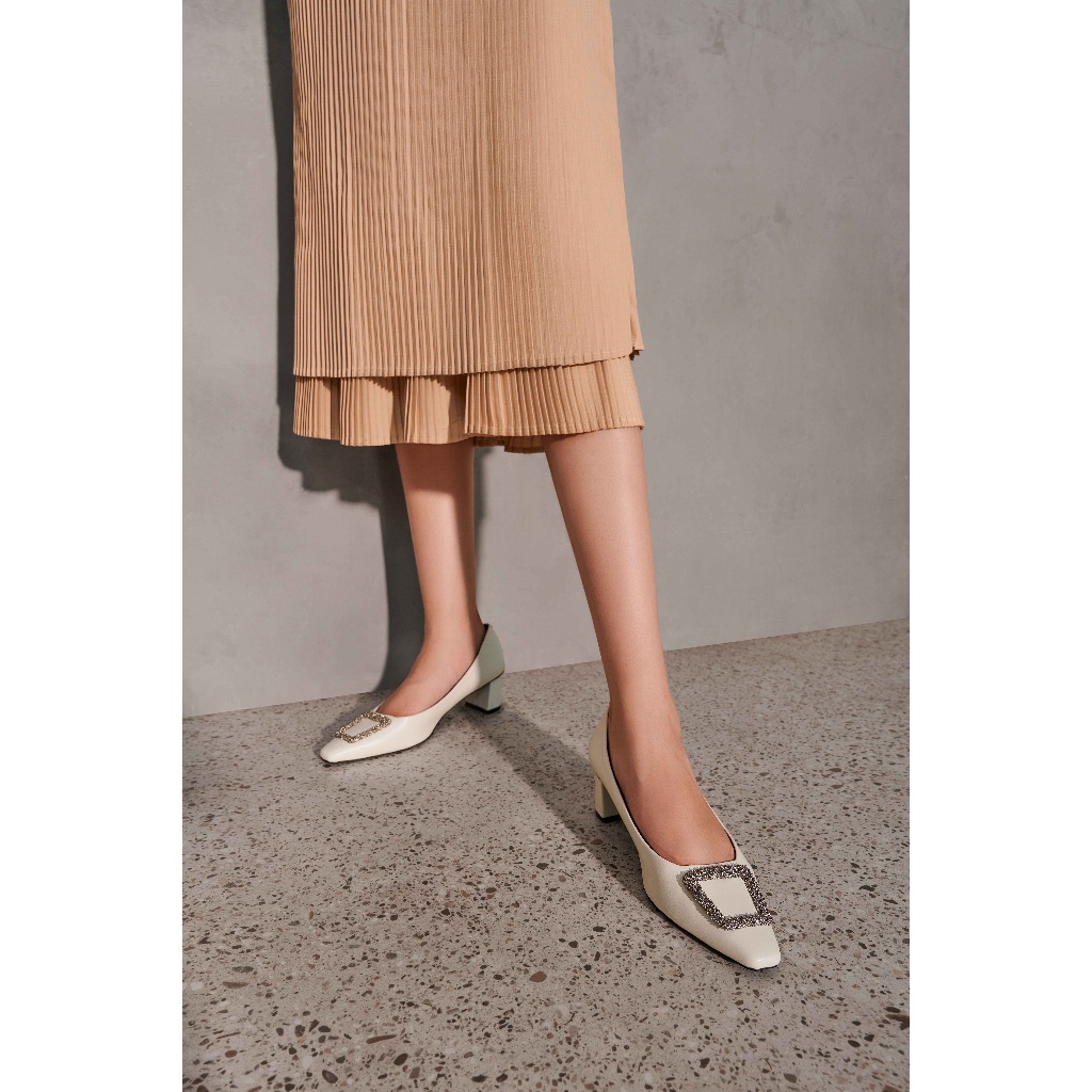 Vascara Giày Bít Mũi Gót Trụ Nhấn Khóa Trang Trí - BMN 0609