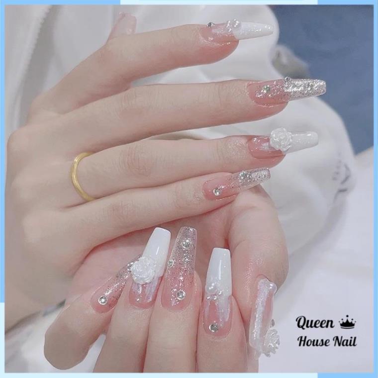 Nail box cô dâu, Móng tay giả đính đá màu trắng, Móng giả dài nhọn đính nơ, đính hoa, Nailbox thiết kế sang chảnh Queen