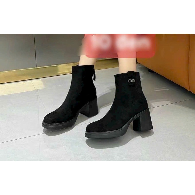 Boot da lộn gót vuông chữ Miu
