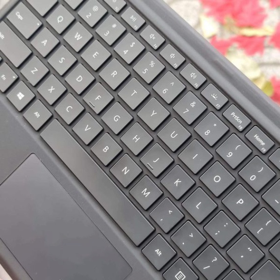 🔺 𝐒𝐮𝐫𝐟𝐚𝐜𝐞 𝐏𝐫𝐨 𝟕- 𝐏𝐫𝐨 𝟔 Kèm Bàn Phím