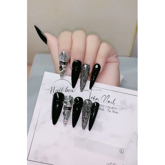 Nail box thiết kế Tông đen Nhọn dài