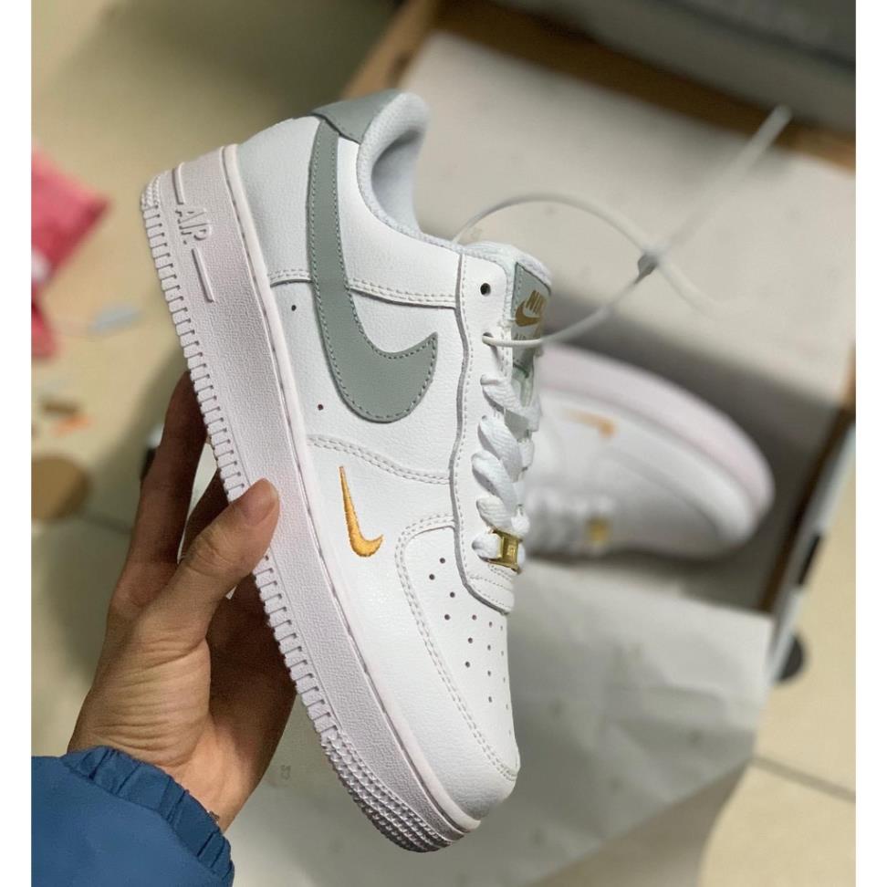 Giày thể thao air force 1 vệt xám logo vàng , Giày Sneaker AF1 vệt xám thêu vàng nam nữ dễ phối đồ 2022 full box bill