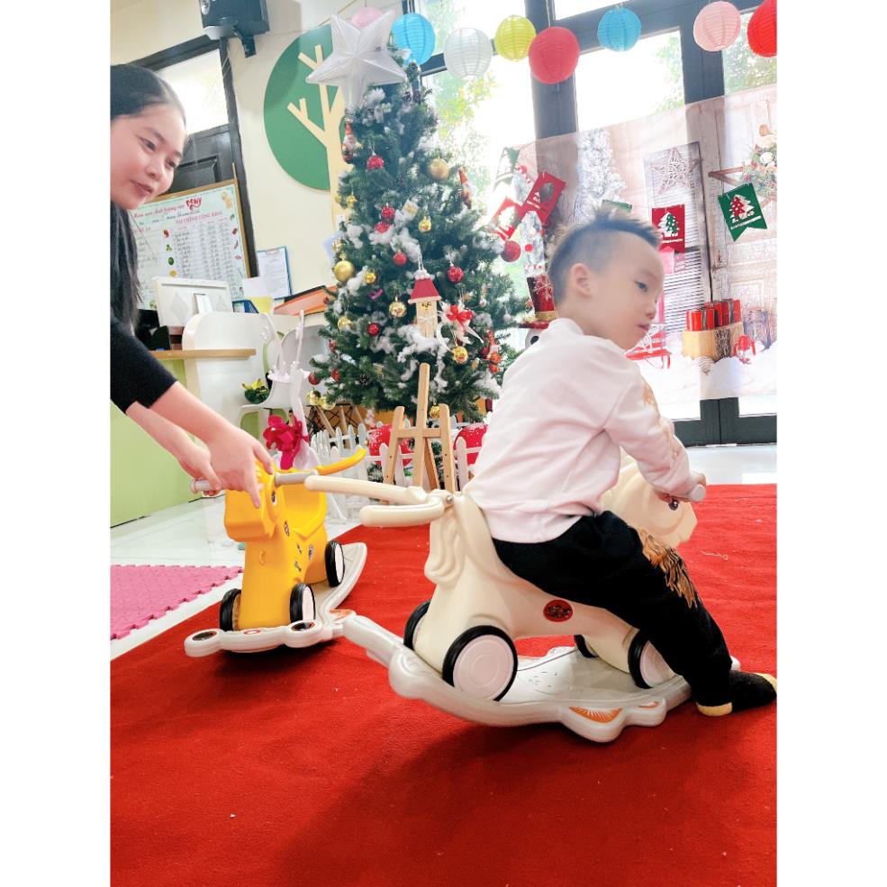 Ngựa bập bênh, chòi chân, phát nhạc