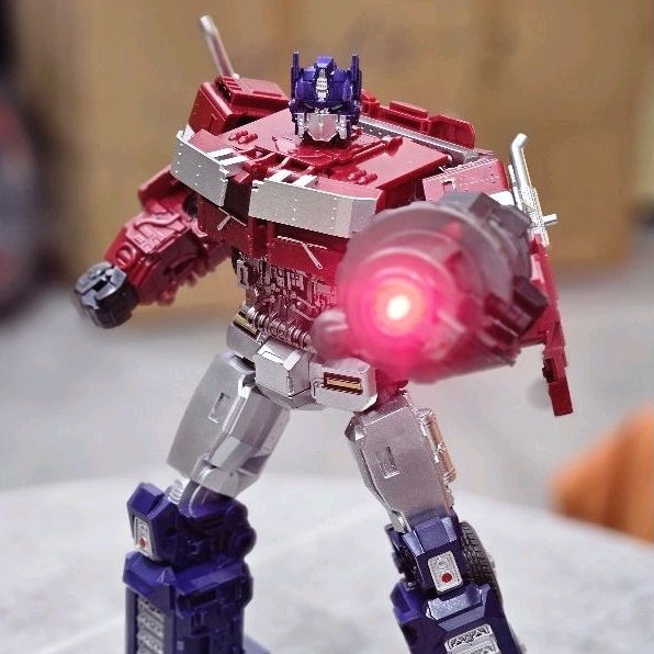 Mô hình Optimus Prime ROTB 32CM - Baiwei TW-1027D