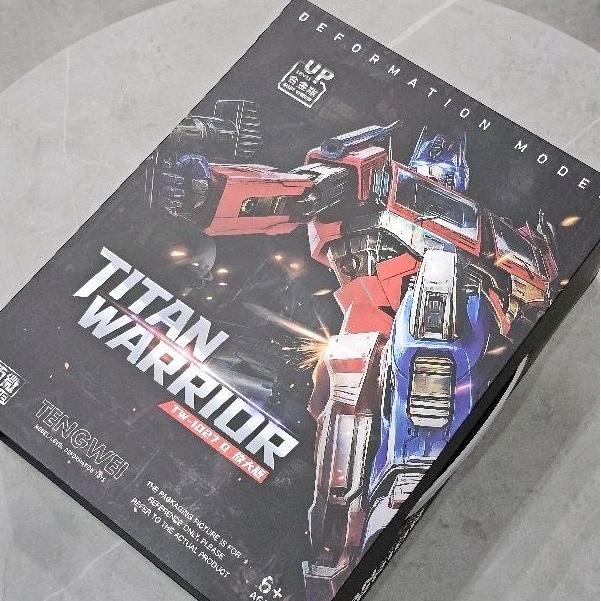 Mô hình Optimus Prime ROTB 32CM - Baiwei TW-1027D